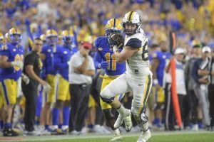 WVU tight end Mike O'Laughlin knocks off rust vs. Pitt after second major knee injury